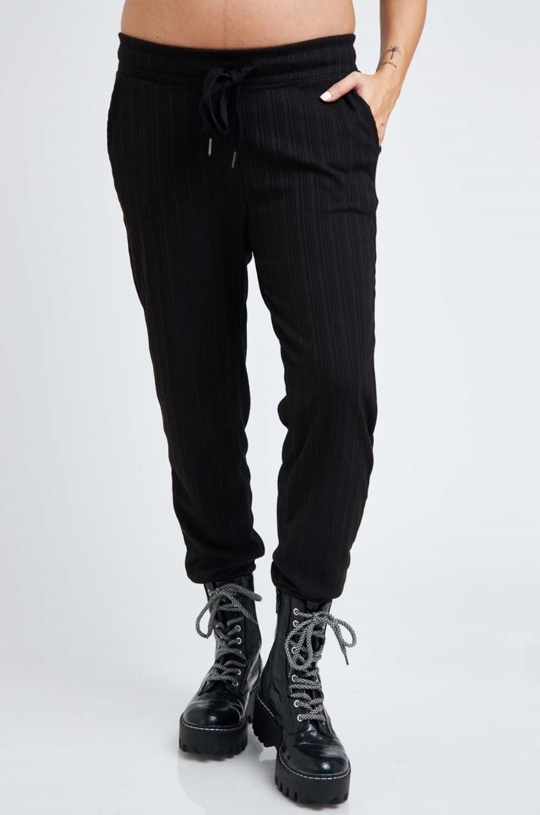 תמונה של מכנסי הריון לארה שחורים