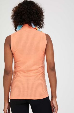 תמונה של גופיית גולף להריון כתומה 