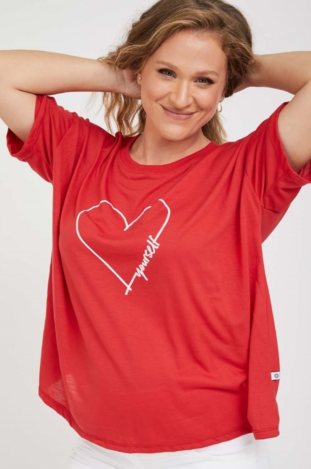 תמונה של טישרט הריון LOVE YOURSELF אדומה