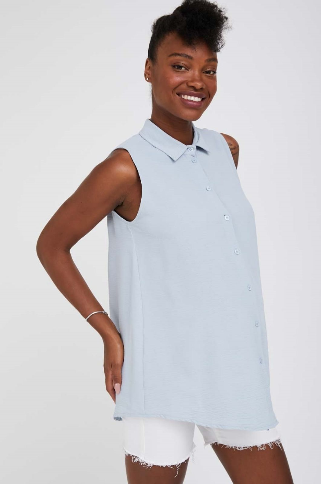 תמונה של חולצת הריון קיקי ללא שרוול תכלת