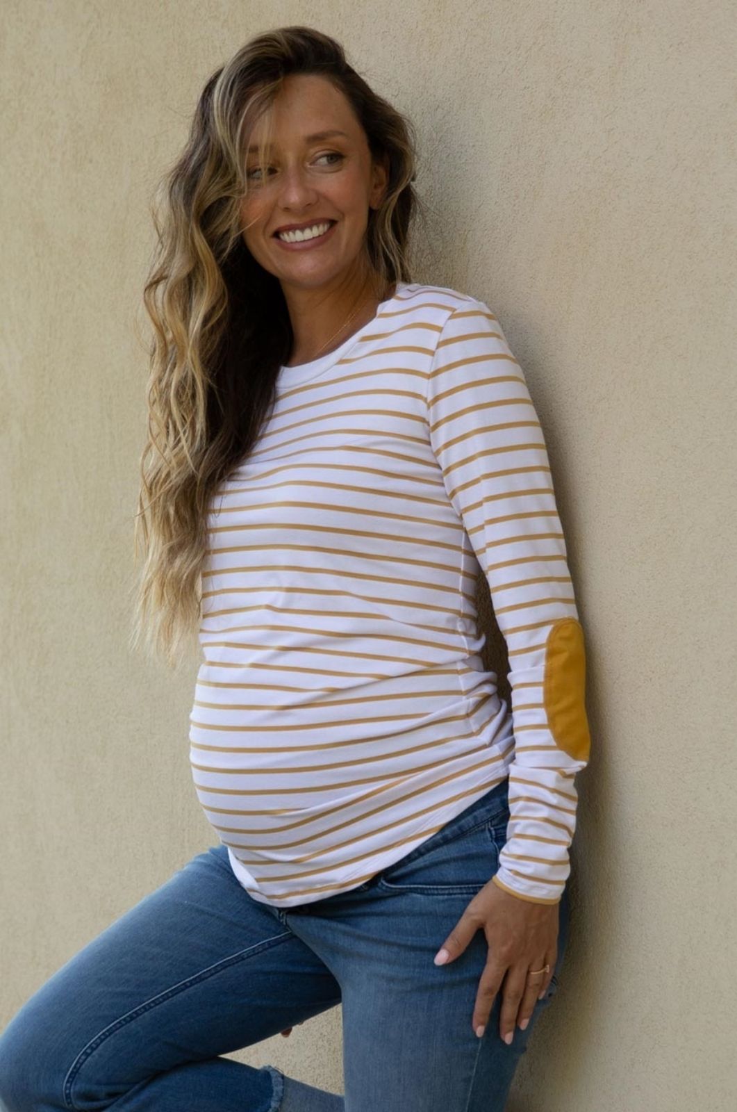 תמונה של חולצת הריון טלאים שמנת פס חרדל