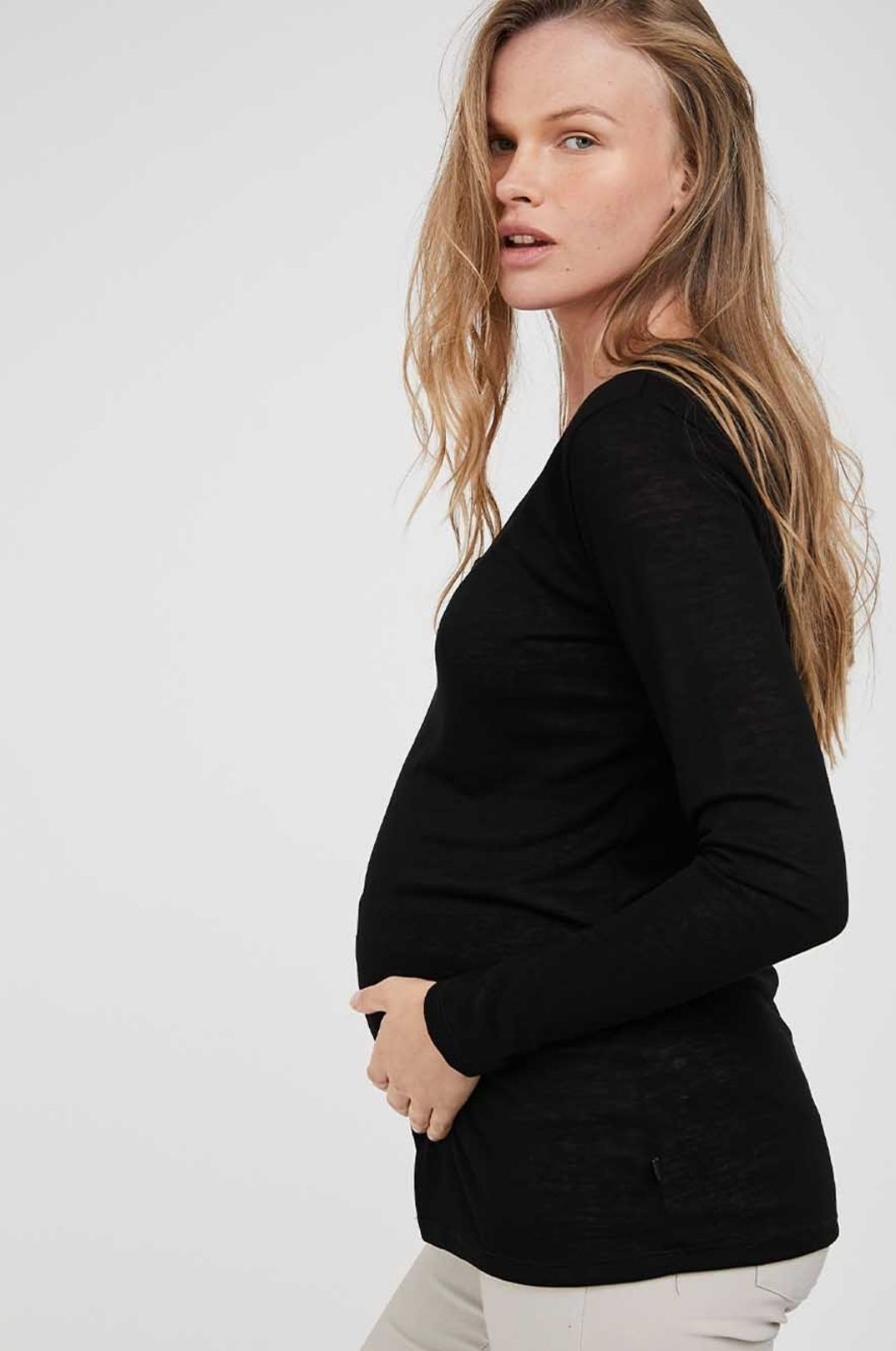 תמונה של חולצת הריון V דמוי פשתן ש.ארוך שחורה