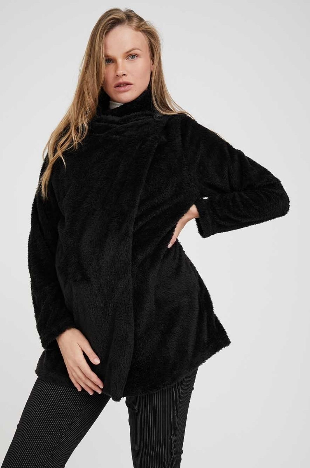 תמונה של מעיל להריון מלנה שחור