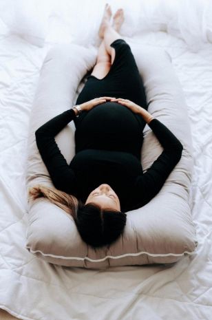 תמונה של כרית הריון והנקה אפורה (הריונית)