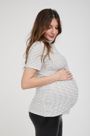 תמונה של חולצת גולף להריון ש.קצר שמנת פס שחור