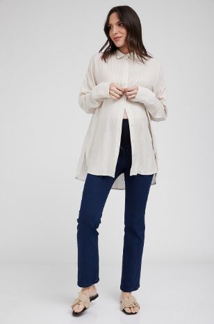 תמונה של חולצת הריון אוברסייז פסים בז' לבן