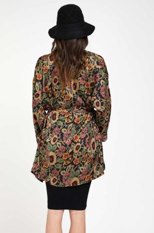 תמונה של קימונו סאטן להריון שחור פרחים