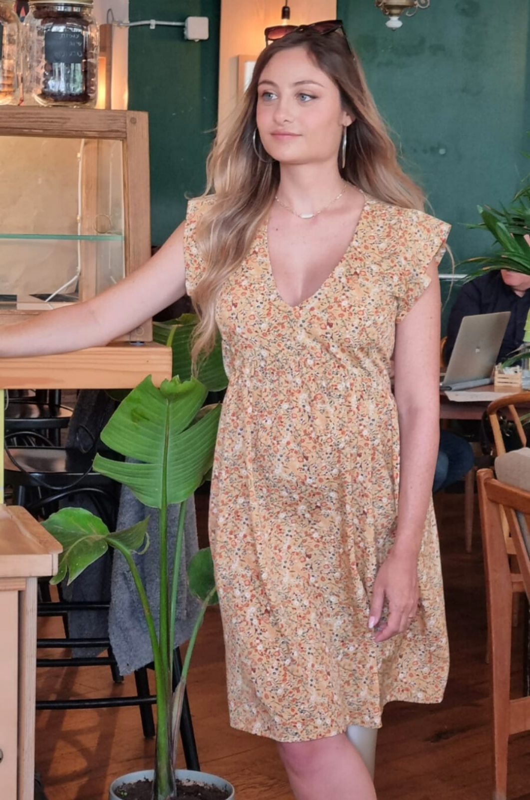 תמונה של שמלה להריון שרי חרדל פרחוני