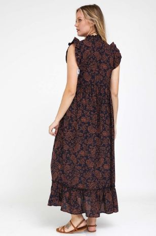 אישה לובשת שמלת הריון שלי נייבי פרחים של אבישג ארבל