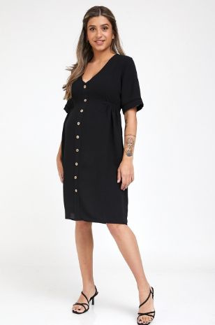 אישה לובשת שמלת הריון בטי שחורה של אבישג ארבל