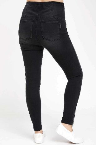 תמונה של ג'ינס להריון אן שחור