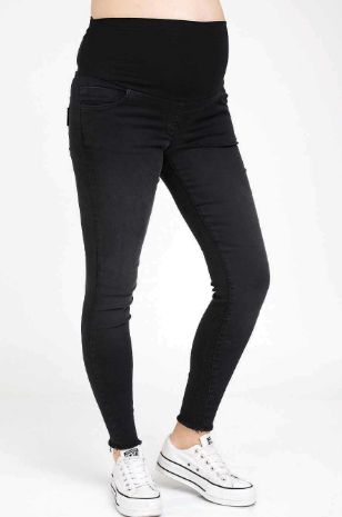 תמונה של סקיני ג'ינס להריון אוליביה שחור