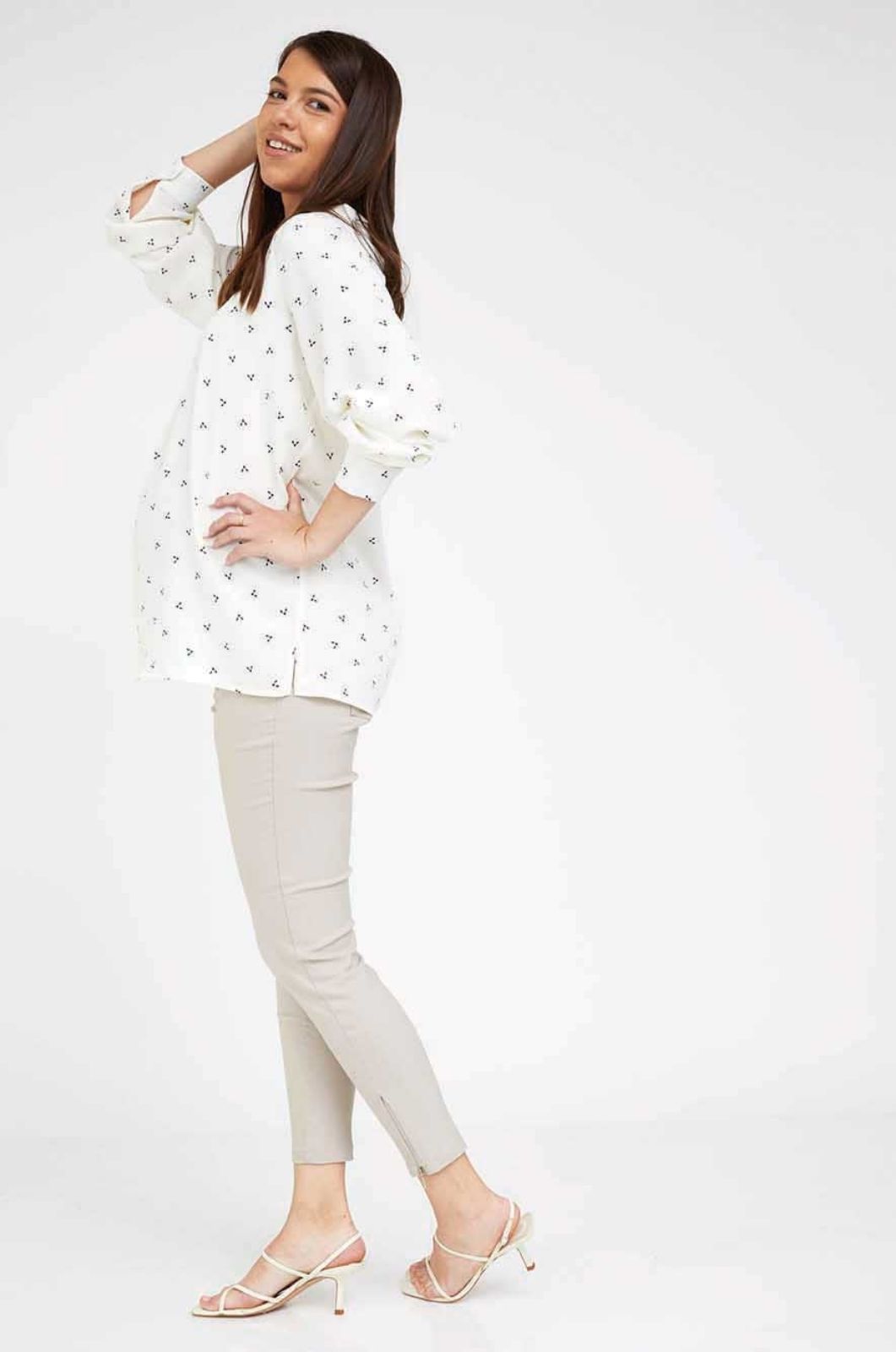 חולצת הריון ג'ונו הדפס שמנת שחור של אבישג ארבל