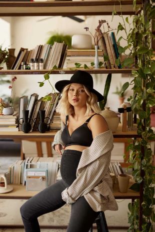 תמונה של ג'ינס להריון אן שחור