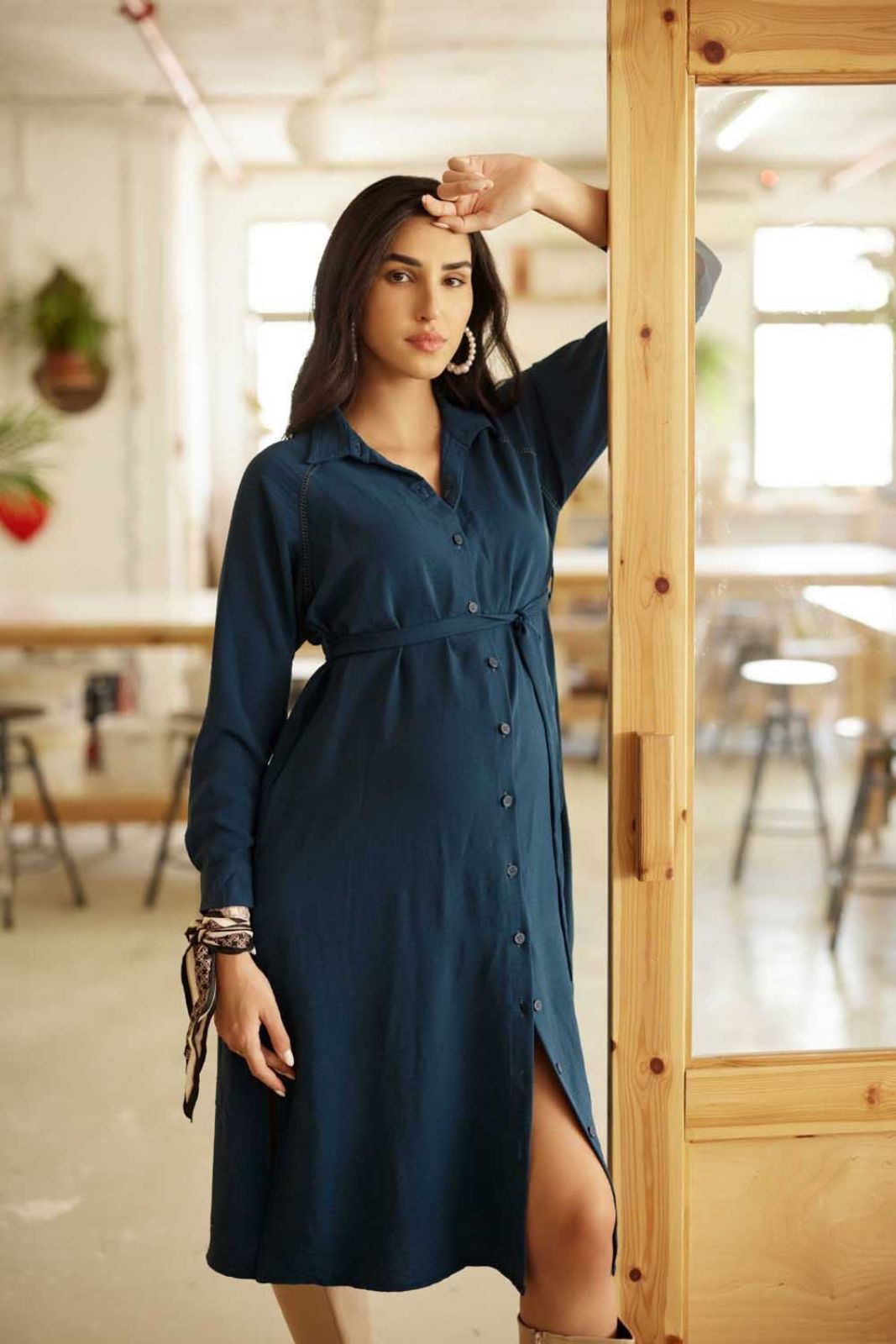 תמונה של שמלת הריון ליזה כחול אינדיגו