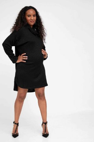 אישה לובשת שמלת טוניקה להריון מרגו ריב שחור לורקס	