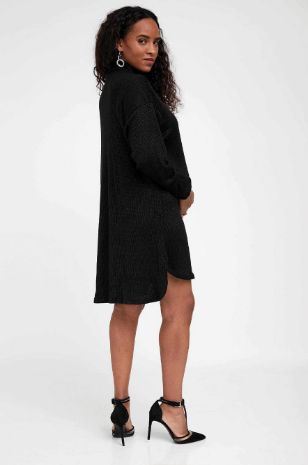 אישה לובשת שמלת טוניקה להריון מרגו ריב שחור לורקס	