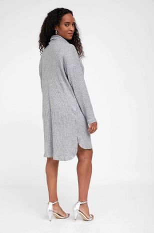 אישה לובשת שמלת טוניקה להריון מרגו ריב אפור לורקס	