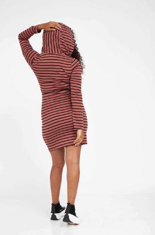 שמלת קפוצ'ון להנקה נועה חמרה פס שחור של אבישג ארבל