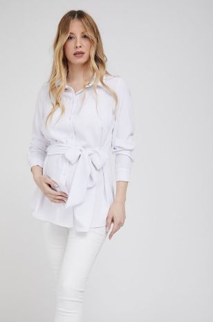 אישה לובשת חולצת הריון לינדוס ג'ינס של אבישג ארבל