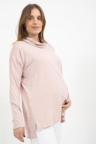 אישה לובשת חולצת הריון לירז זית פס שחור של אבישג ארבל