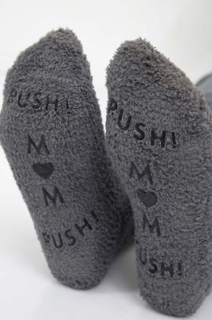 גרביים לחדר לידה אפור בטון של אבישג ארבל	