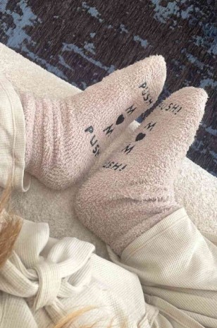 גרביים לחדר לידה אפור בטון של אבישג ארבל	