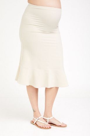 אישה לובשת חצאית הריון אדלה נייבי - אבישג ארבל