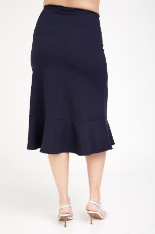 אישה לובשת חצאית הריון אדלה נייבי - אבישג ארבל