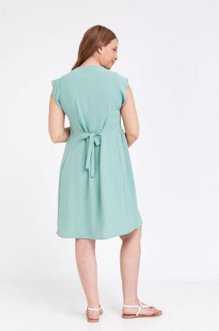 אישה לובשת שמלה להריון אורין מרווה של אבישג ארבל