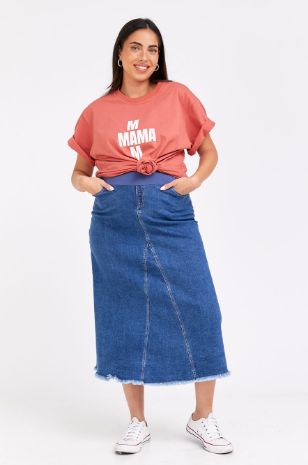 טישרט MAMA שחורה של אבישג ארבל