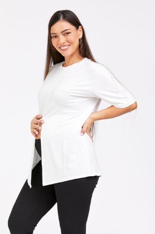 רוני דלומי לובשת חולצת איזבל שמנת