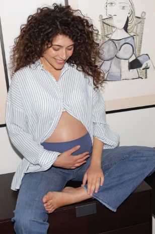 הנבחרים של ורוני דלומי חולצת הריון אוברסייז גברית שמנת פס תכלת